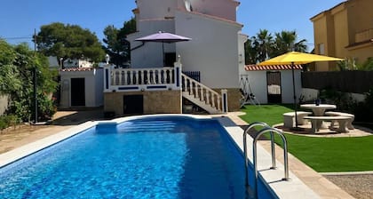 Detached villa of 110 m2 3.5 km from the beach