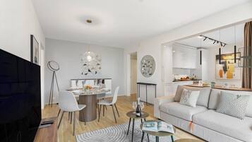 Departamento familiar, varias habitaciones (Novos Contrada 5 204) | Área de sala de estar | Televisión de pantalla plana de 21 pulgadas con canales vía satélite