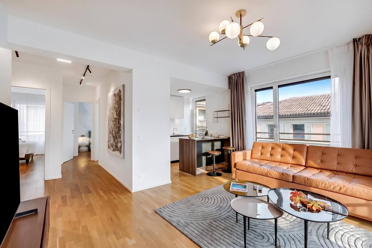 Luxe appartement, 2 slaapkamers, balkon (Novos Contrada 5 202 with Terrace for) | Woonruimte | Flatscreentelevisie