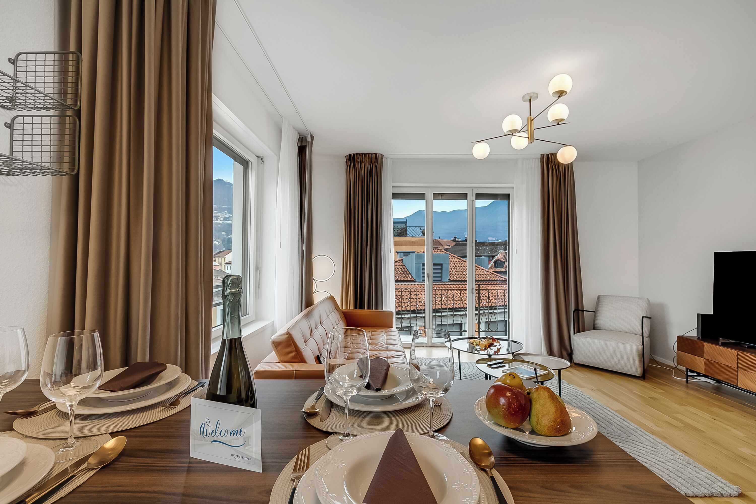 Luxury Apartment, Multiple Bedrooms (Novos Contrada 5 502) | Living area | 21-inch flat-screen TV with satellite channels