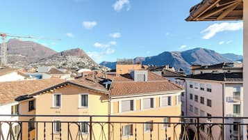 Luksushuoneisto, useita makuuhuoneita (Novos Contrada 5 502) | Parveke