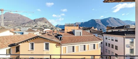 Luxury Apartment, Multiple Bedrooms (Novos Contrada 5 502) | Balcony