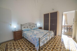 Family House, Multiple Bedrooms (Marisole House With Sea View)