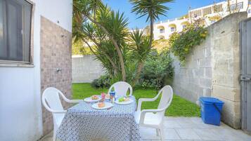 Family House, Multiple Bedrooms (Cesarea House With Sea View) | Outdoor dining