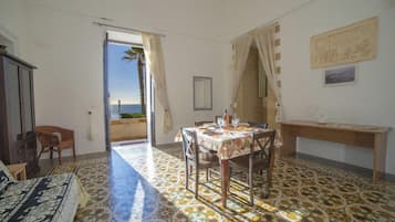 Rumah Standar, beberapa kamar (Marisole House With Sea View) | Pemandangan dari kamar