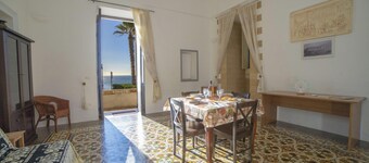 Cesarea & Marisole House With Sea View