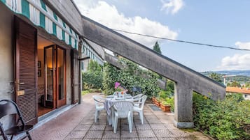 Tempat makan outdoor