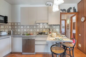 Maison Familiale, plusieurs chambres, cÎté montagne (Appartamento Alessandra) | Cuisine privée