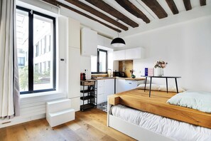 1 chambre, fer et planche à repasser, accès Internet, draps fournis