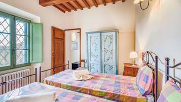 9 bedrooms, iron/ironing board, free WiFi, bed sheets