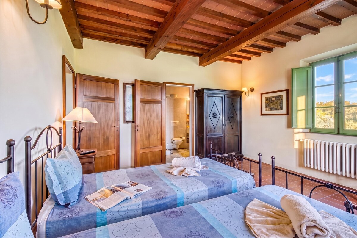 Family Apartment, Multiple Bedrooms, Fireplace, Mountainside (Villa Salivolpe Amazing Chianti View) | 9 bedrooms, WiFi