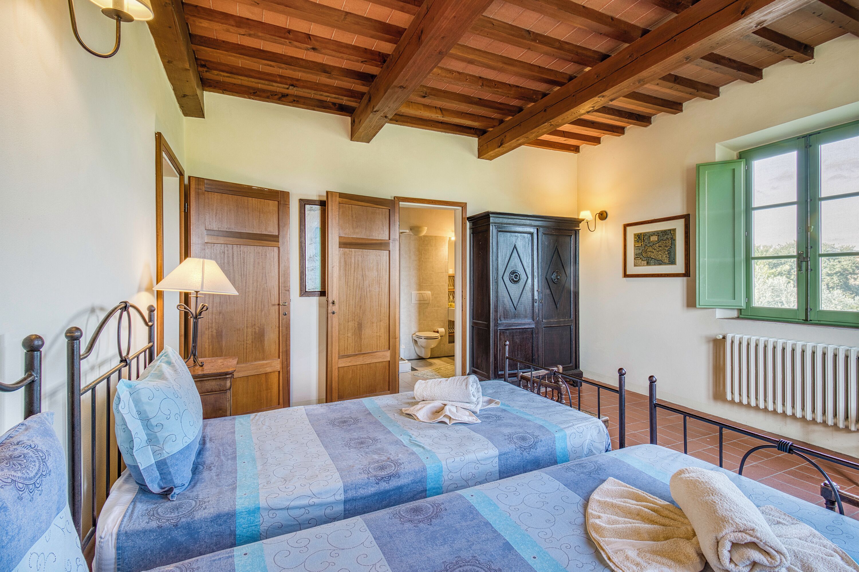 9 dormitorios, tabla de planchar con plancha, wifi gratis y ropa de cama