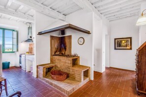 Family Apartment, 3 Bedrooms, Terrace, Mountainside (Villa Salivolpe Amazing Chianti View) | Interior