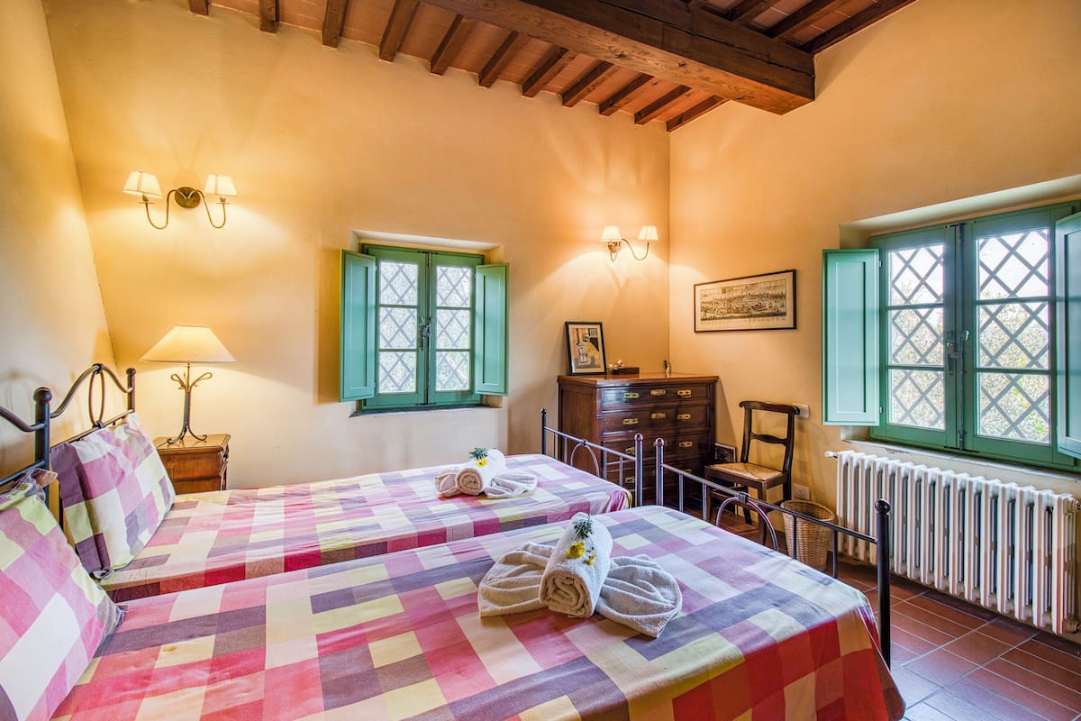 9 bedrooms, iron/ironing board, free WiFi, bed sheets