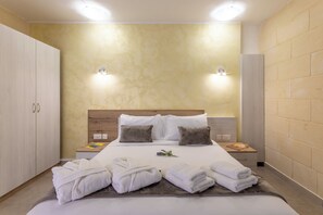 Family Studio, Sea View (Ta'Battista B&B with pool Ta'Pinu) | Laptop workspace, free WiFi, bed sheets - Ta'Battista B&B with pool Ix-Xwejni (Xewkija)