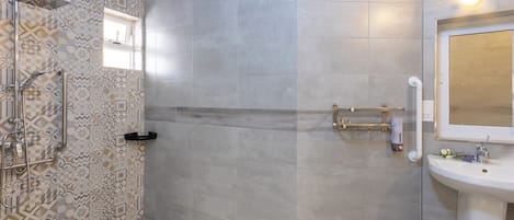 Family Studio, Sea View (Ta'Battista B&B with pool Ta'Pinu) | Bathroom | Shower, hair dryer, towels, soap