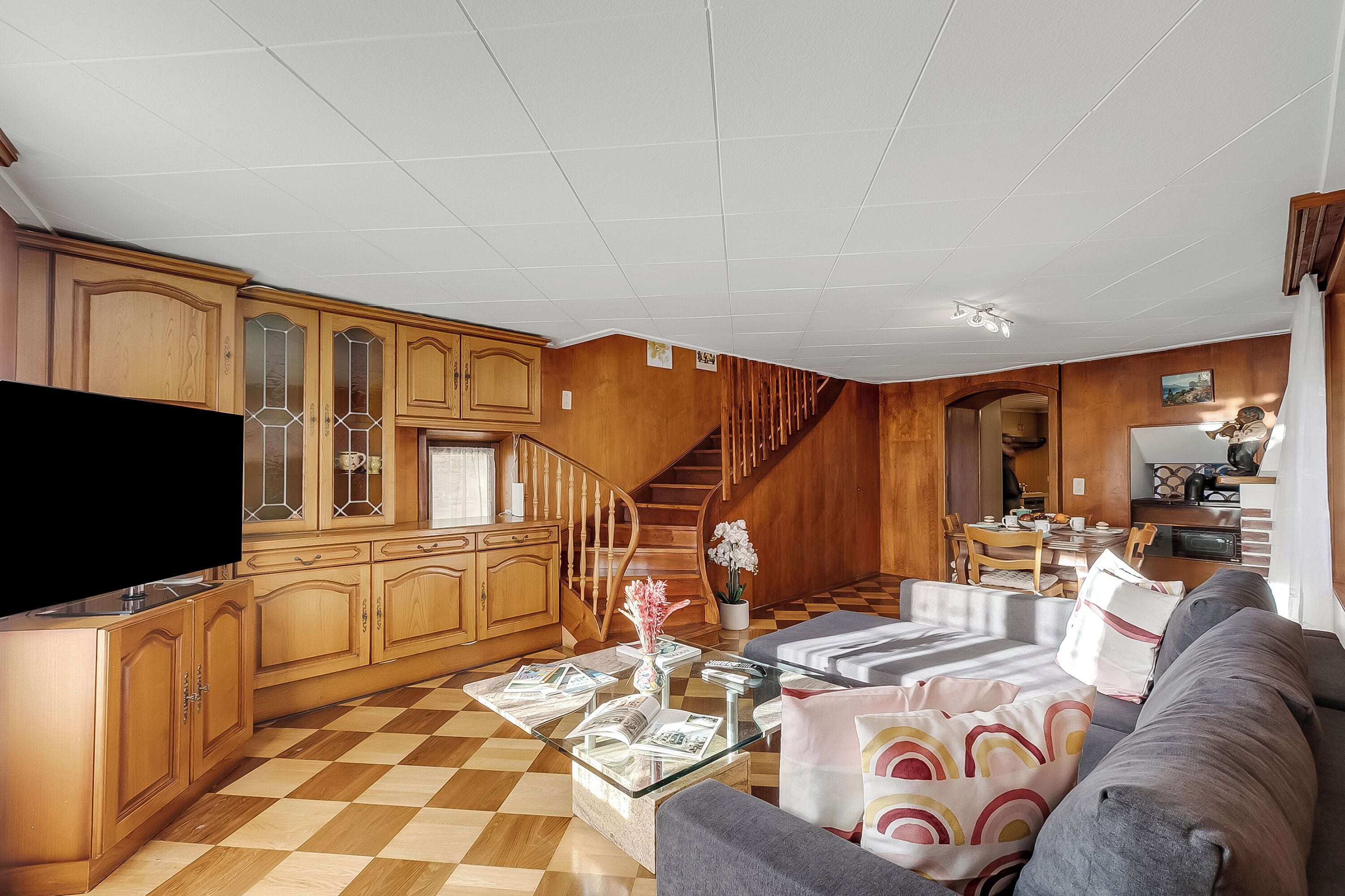 Familienapartment, Mehrere Schlafzimmer (Bel Panorama 1) | Wohnbereich | Flachbildfernseher