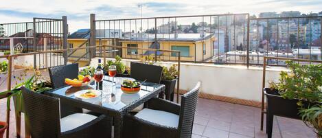 Tempat makan outdoor