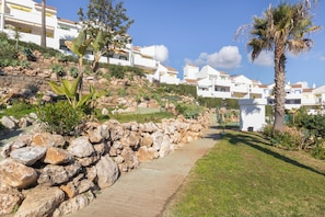 Familieleilighet, 2 soverom, 2 bad, ved fjell (Riviera direct pool access) | Overnattingsstedets uteområder