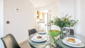 Family Apartment, Multiple Bedrooms, 2 Bathrooms, Mountainside (Riviera direct pool access) | Dining