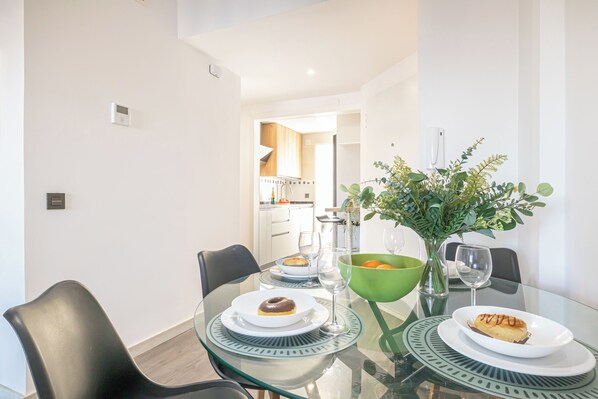 Family Apartment, Multiple Bedrooms, 2 Bathrooms, Mountainside (Riviera direct pool access) | Dining