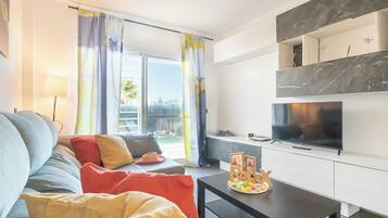 Family Apartment, Multiple Bedrooms, 2 Bathrooms, Mountainside (Riviera direct pool access) | Living area
