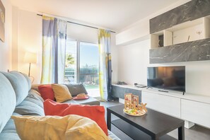 Family Apartment, Multiple Bedrooms, 2 Bathrooms, Mountainside (Riviera direct pool access) | Living area