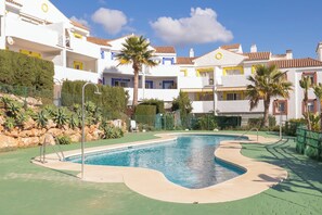 Familienapartment, Mehrere Schlafzimmer, 2 Bäder, Bergseite (Riviera direct pool access) | Pool | Außenpool (je nach Saison geöffnet)