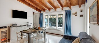 Blu Lavanda Lakeview Terrace + Garden