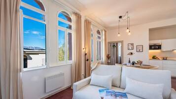 Standard-Apartment, 1 Schlafzimmer, Mikrowelle, Bergseite (Tesori Della Vetta Pom Rose) | Wohnbereich