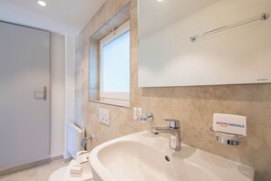 Dusche, Handtücher, Seife, Shampoo