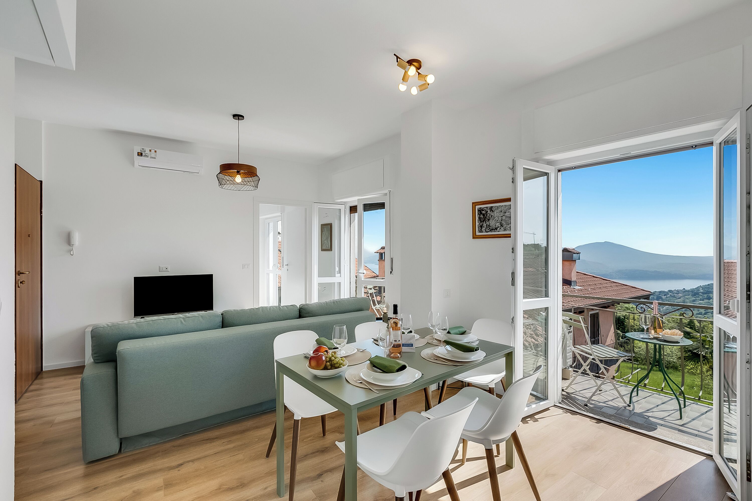 Family Apartment, Multiple Bedrooms (Nova Lake View Stresa Hill) | Dining room