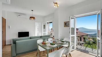 Family Apartment, Multiple Bedrooms (Nova Lake View Stresa Hill) | Dining room