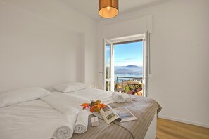 Familjelägenhet - flera sovrum - intill bergen (Luce Lake View on Stresa Hill) | 3 sovrum, gratis wi-fi och sängkläder