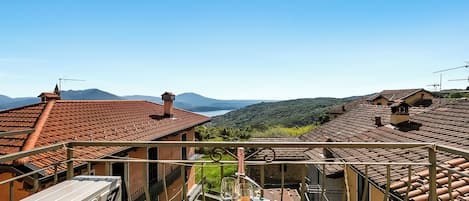 Familienapartment, Mehrere Schlafzimmer (Nova Lake View Stresa Hill) | Balkon
