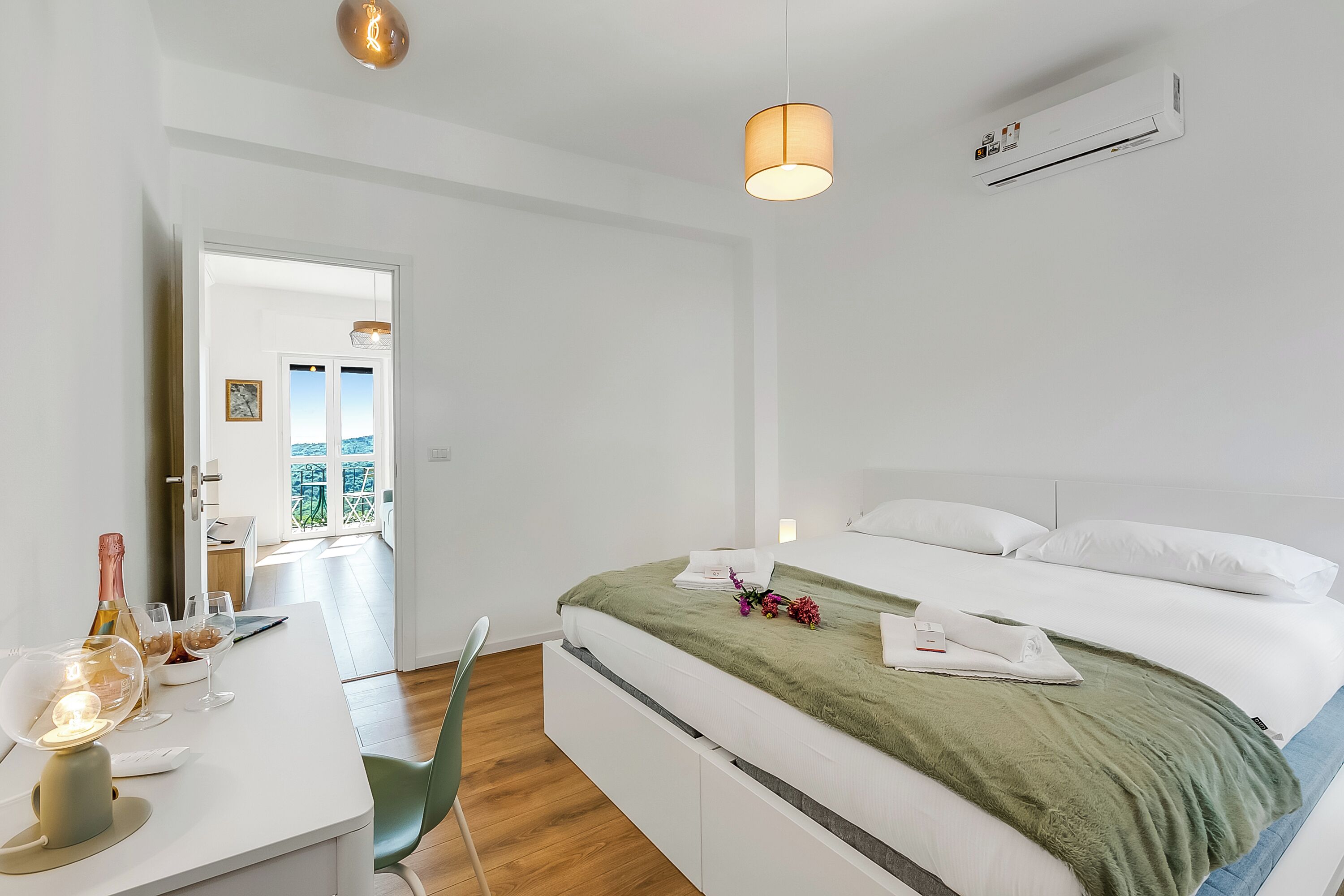 Appartement familial, plusieurs chambres (Nova Lake View Stresa Hill) | 3 chambres, accès au Wi-Fi (inclus), literie fournie