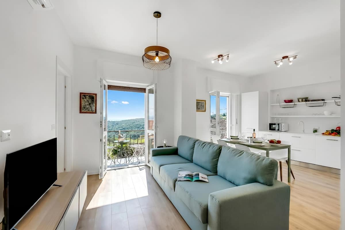 家庭公寓, 3 間臥室, 露台 (Nova Lake View - Apartment with) | 客廳 | 智能電視