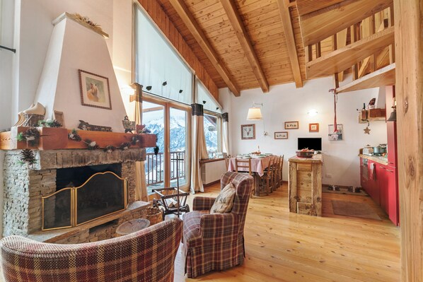 21-inch flat-screen TV with cable channels, TV - Gleise Lodge apartment (Bardonecchia)
