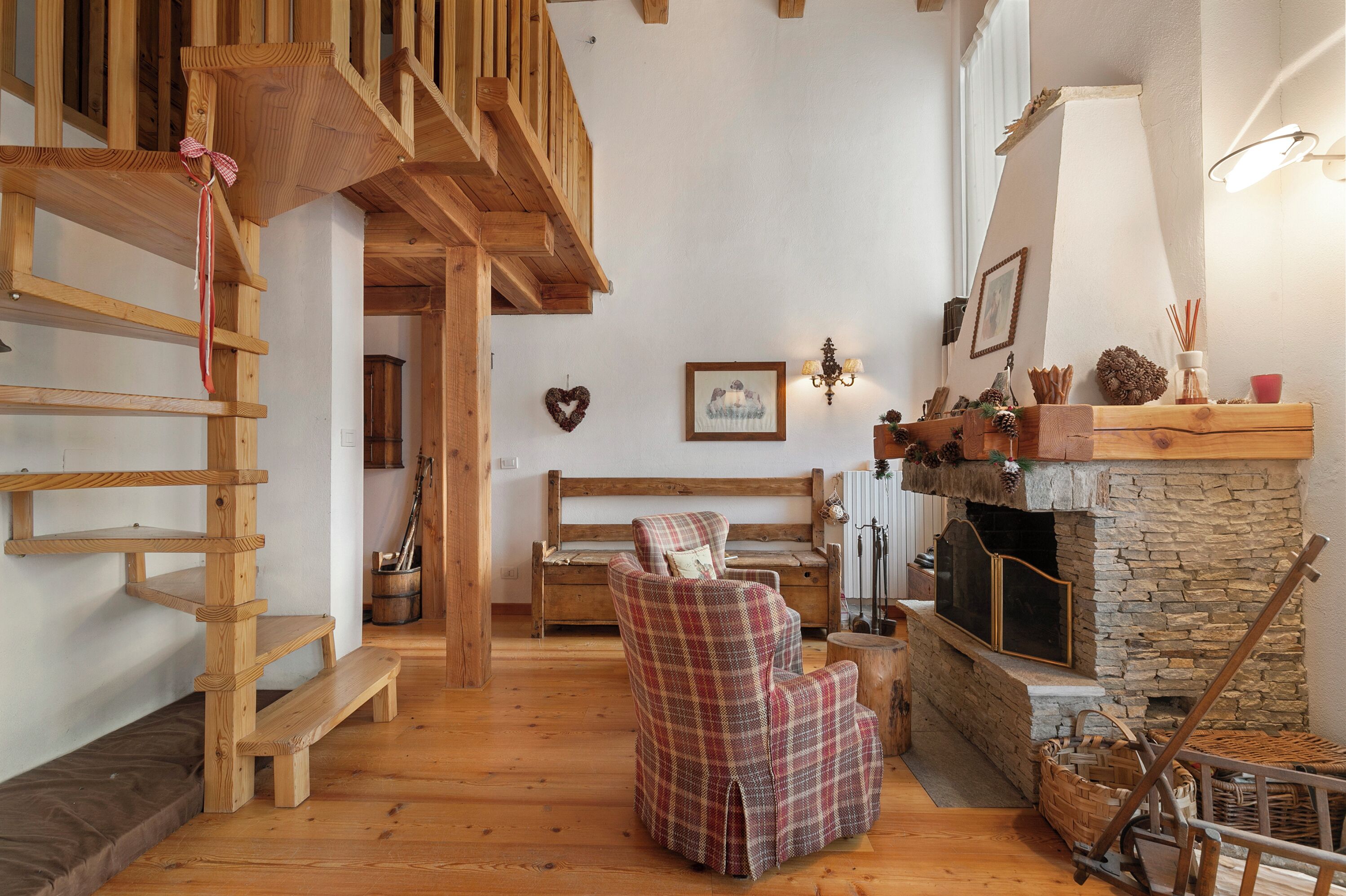 Een 21-inch flatscreentelevisie met kabelzenders en televisie