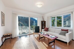 Fireplace - Castel In Aria Apartments (Sonogno)