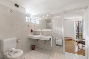 Standard Apartment, Multiple Bedrooms, 2 Bathrooms, Mountainside (Castel In Aria 2) | Bathroom | Combined shower/tub, hair dryer, towels, soap