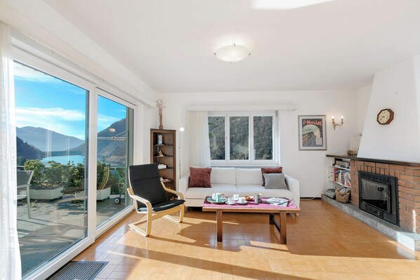 Fireplace - Castel In Aria Apartments (Sonogno)