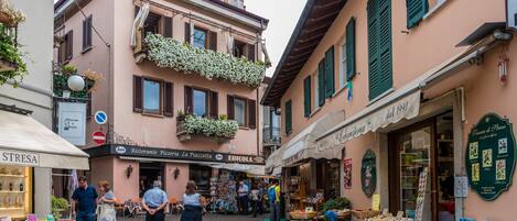 A cobblestone street with shops and a café.