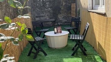 Apartemen Keluarga, beberapa kamar, tepi gunung (Gaia on Stresa Hill) | Tempat makan outdoor