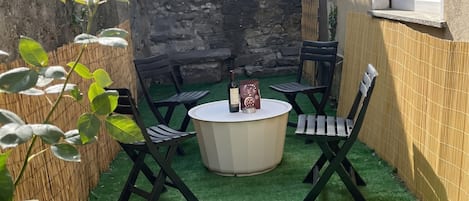 FamiljelÀgenhet - flera sovrum - intill bergen (Gaia on Stresa Hill) | Restaurang utomhus