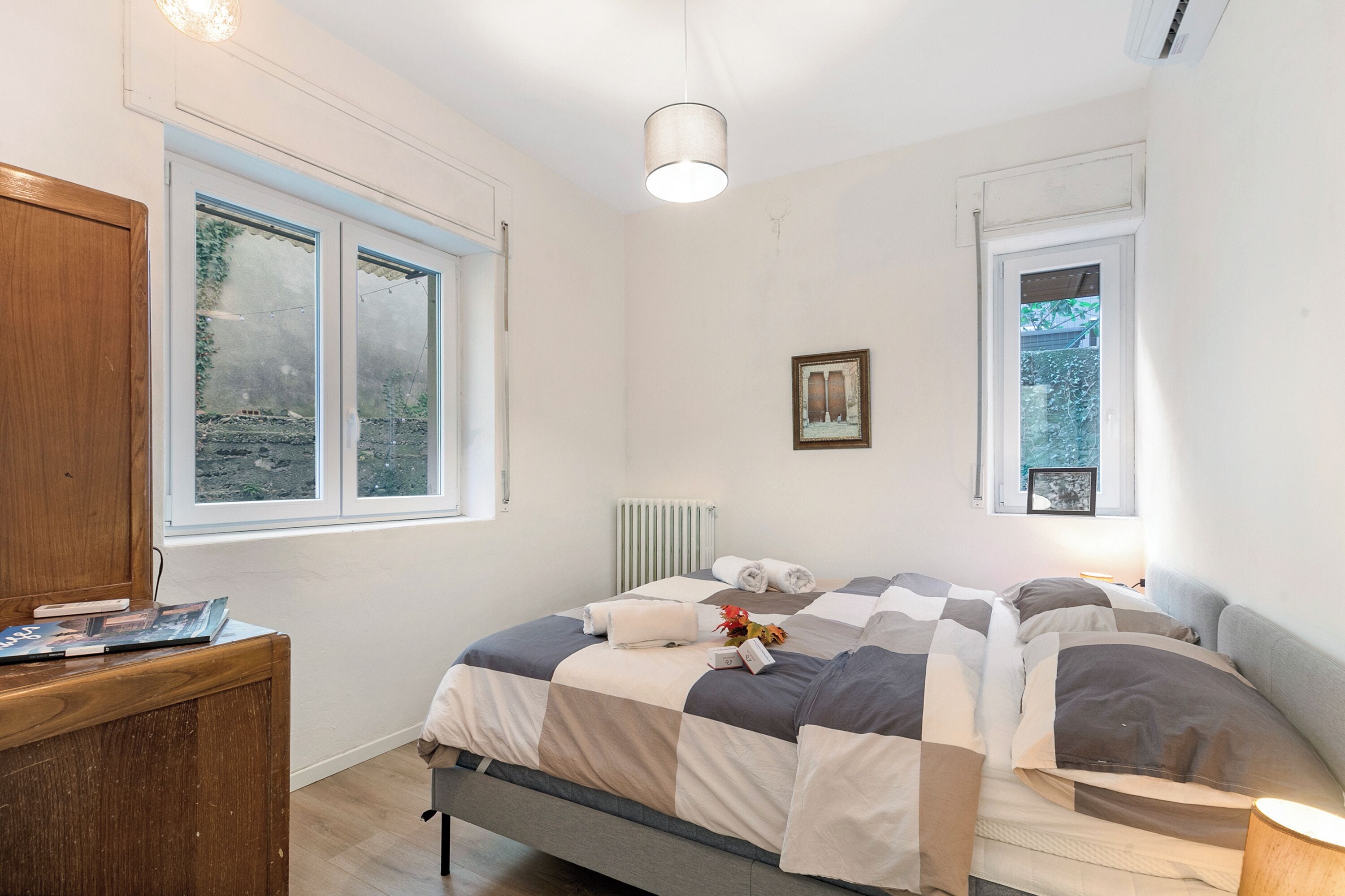 Appartamento familiare, camere multiple, lato montagna (Gaia on Stresa Hill) | 2 camere, postazione laptop, Wi-Fi gratuito, lenzuola