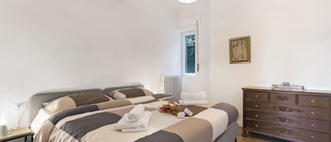 Familie appartement, meerdere slaapkamers, uitzicht op gebergte (Gaia on Stresa Hill) | 2 slaapkamers, een laptopwerkplek, gratis wifi, beddengoed