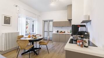 Apartemen Keluarga, 2 kamar tidur, microwave, tepi gunung (Gaia on Stresa Hill: 2BR with AC and) | Dapur pribadi