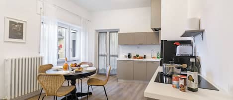 Family Apartment, Multiple Bedrooms, Mountainside (Gaia on Stresa Hill) | Private kitchen