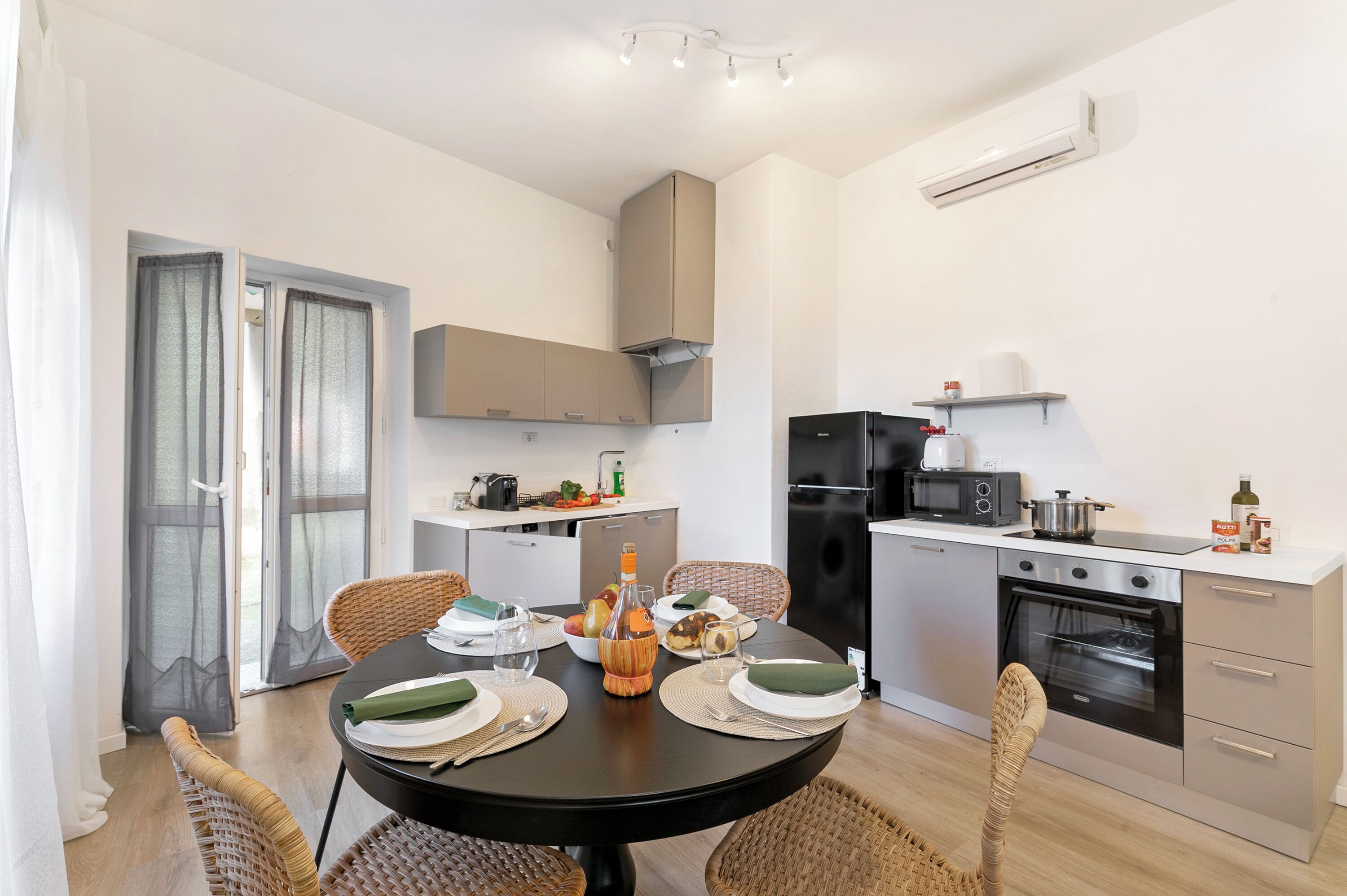 Apartemen Keluarga, beberapa kamar, tepi gunung (Gaia on Stresa Hill) | Ruang makan